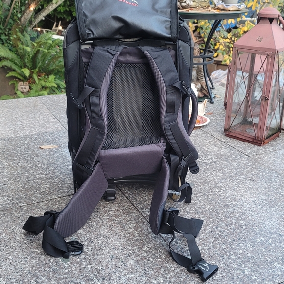 Osprey convertible weeled duffel - Picture 9 of 12